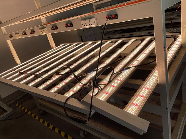 What details should be paid attention to when using anesthetic implant lighting?